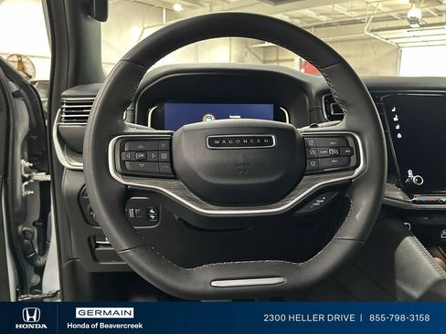 Used 2024 Jeep Wagoneer L Series II w/ Flexible Seating Group AWD/4WD image 16