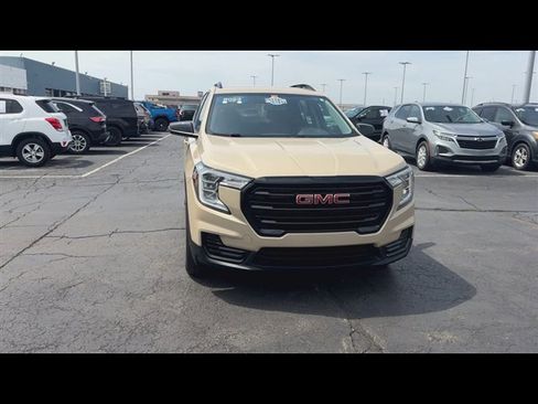 Certified 2023 GMC Terrain SLE w/ Driver Convenience Package FWD image 3