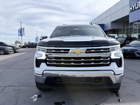 Used 2025 Chevrolet Silverado 1500 LT image 2