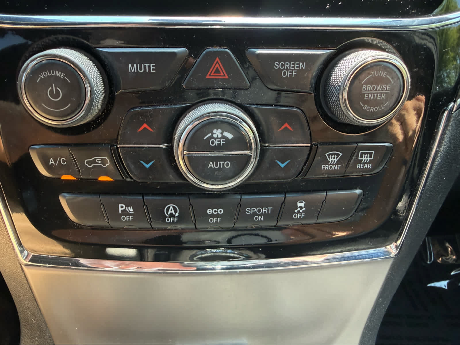 Used 2022 Jeep Grand Cherokee Limited AWD/4WD image 23