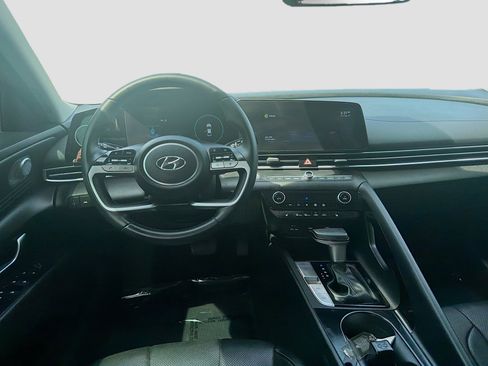 Used 2022 Hyundai Elantra Limited FWD image 18