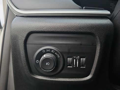 Used 2023 Jeep Grand Cherokee Limited image 26