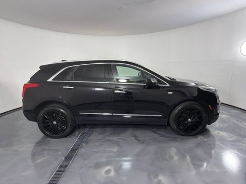 Used 2017 Cadillac XT5 FWD image 4