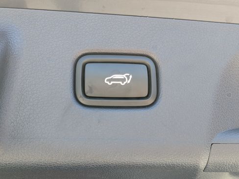 Used 2024 Hyundai Palisade Limited FWD image 14