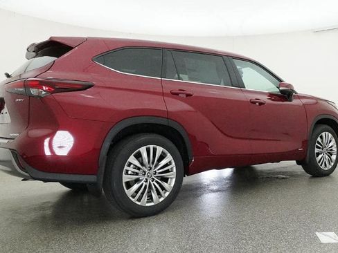 New 2026 Toyota Highlander Platinum AWD/4WD image 25