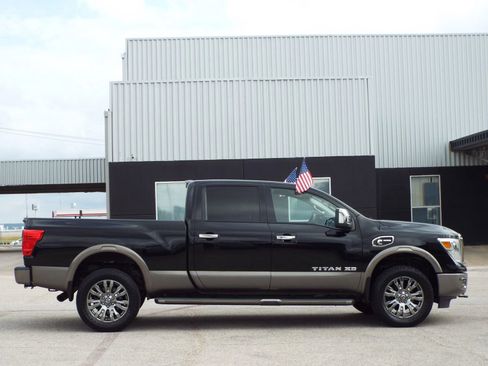 Used 2018 Nissan Titan Platinum Reserve w/ Platinum Utility Package image 5