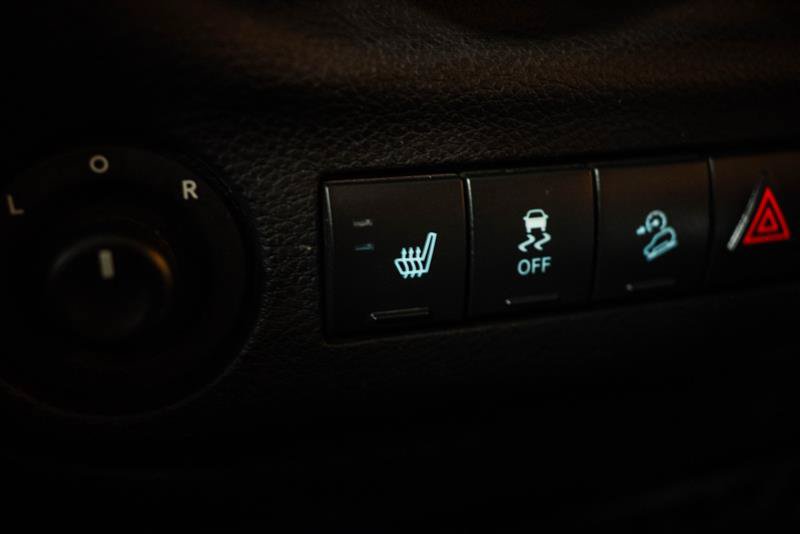 Used 2017 Jeep Wrangler Unlimited Rubicon w/ Connectivity Group AWD/4WD image 18