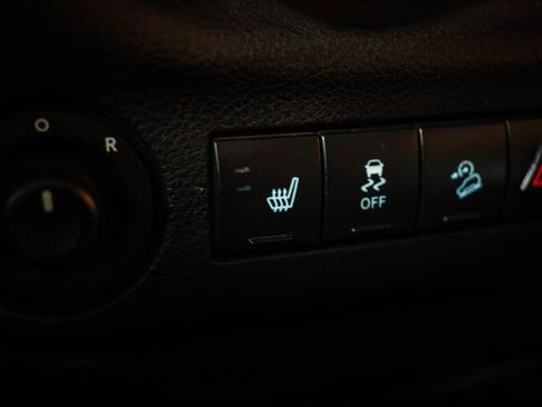 Used 2017 Jeep Wrangler Unlimited Rubicon w/ Connectivity Group AWD/4WD image 18