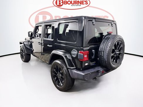 Used 2025 Jeep Wrangler Unlimited Sahara w/ Safety Group image 7