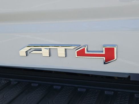 Used 2025 GMC Sierra 2500 AT4 image 11