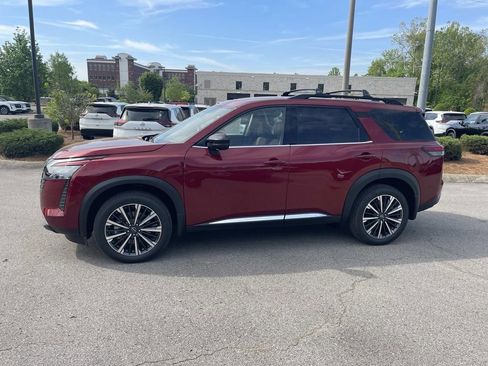 New 2026 Nissan Pathfinder Platinum w/ Lighting Package AWD/4WD image 6