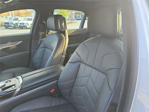 Used 2024 BMW 740i image 21