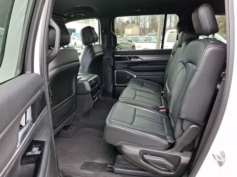 Used 2025 Jeep Wagoneer L 4DR 4WD image 11