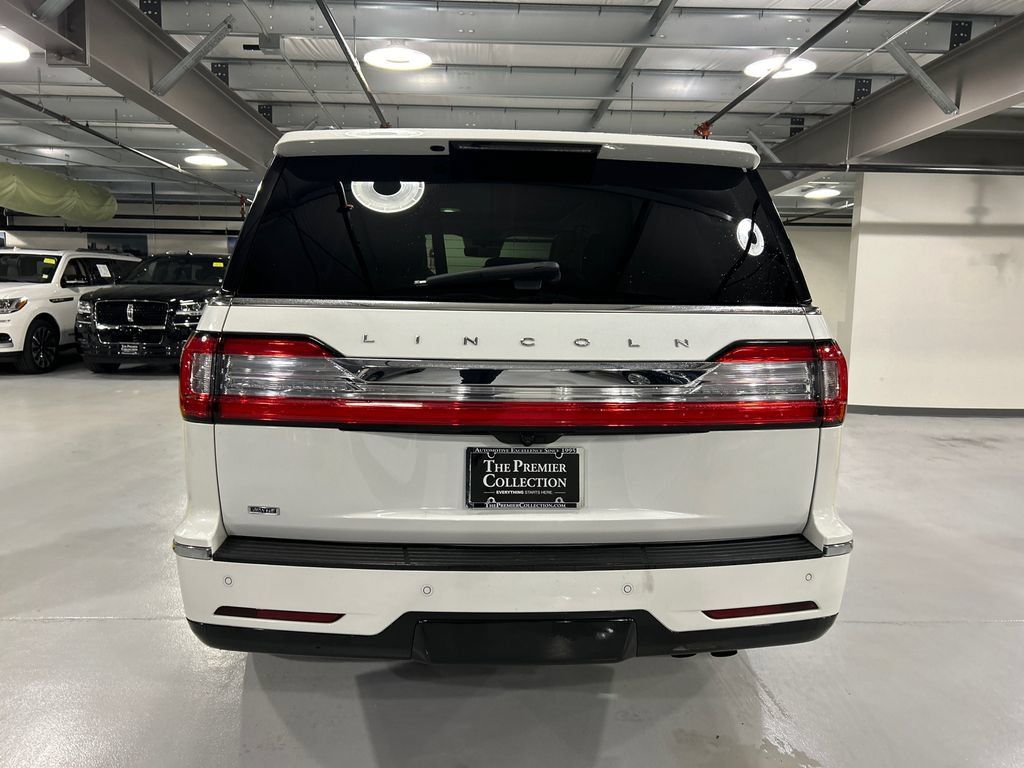 Used 2021 Lincoln Navigator Reserve w/ Luxury Package AWD/4WD image 3