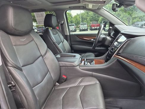 Used 2020 Cadillac Escalade Premium Luxury RWD image 41