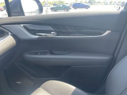 Certified 2025 Cadillac XT6 Premium Luxury image 32