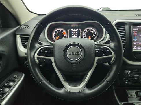 Used 2018 Jeep Cherokee Latitude Plus image 12