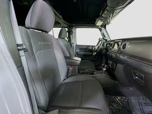 Used 2018 Jeep Wrangler Unlimited Sahara AWD/4WD image 26