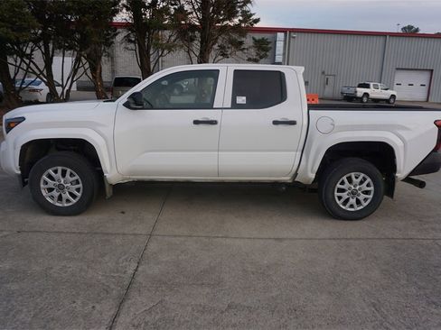 Used 2024 Toyota Tacoma SR image 19