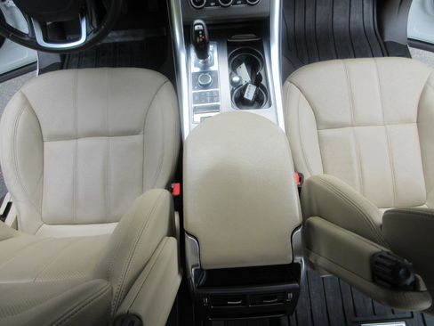 Used 2016 Land Rover Range Rover Sport SE AWD/4WD image 16