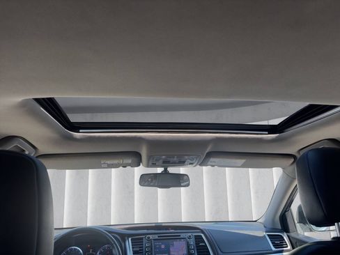 Used 2015 Toyota Highlander XLE AWD/4WD image 14