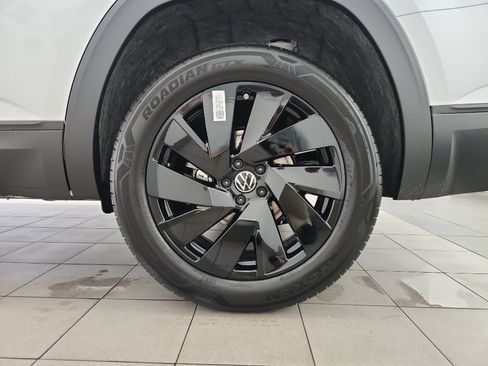 New 2026 Volkswagen Atlas SE FWD image 40