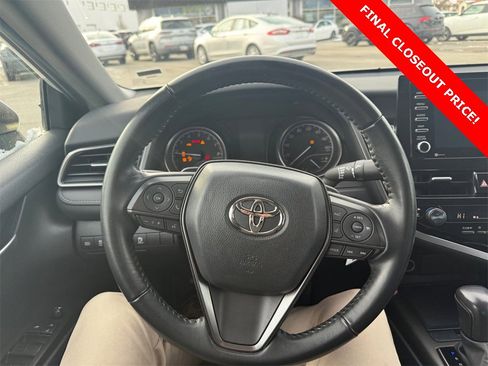 Used 2023 Toyota Camry SE image 12