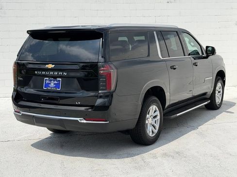 Used 2025 Chevrolet Suburban LT AWD/4WD image 10
