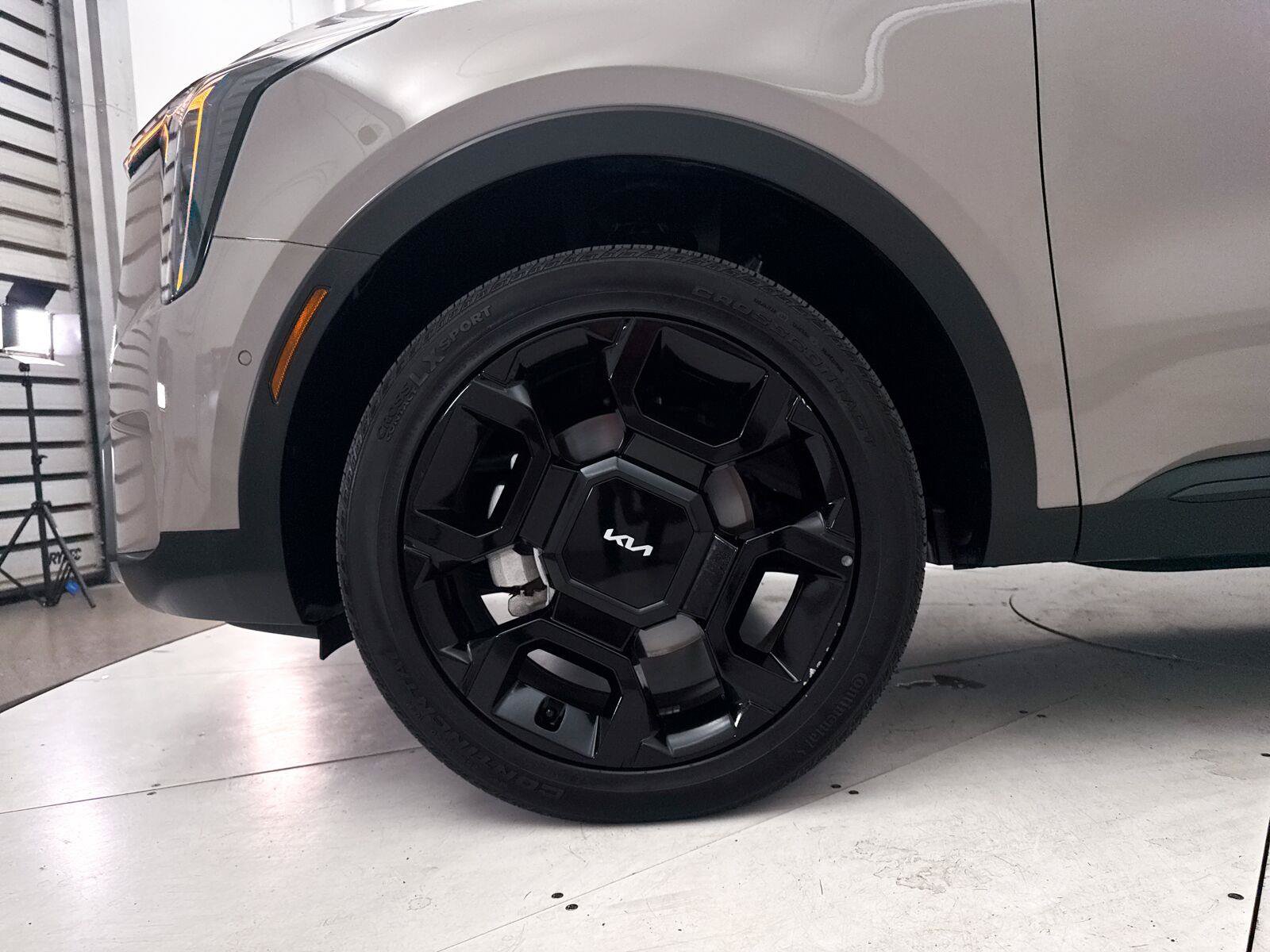 Used 2024 Kia Sorento SX AWD/4WD image 17