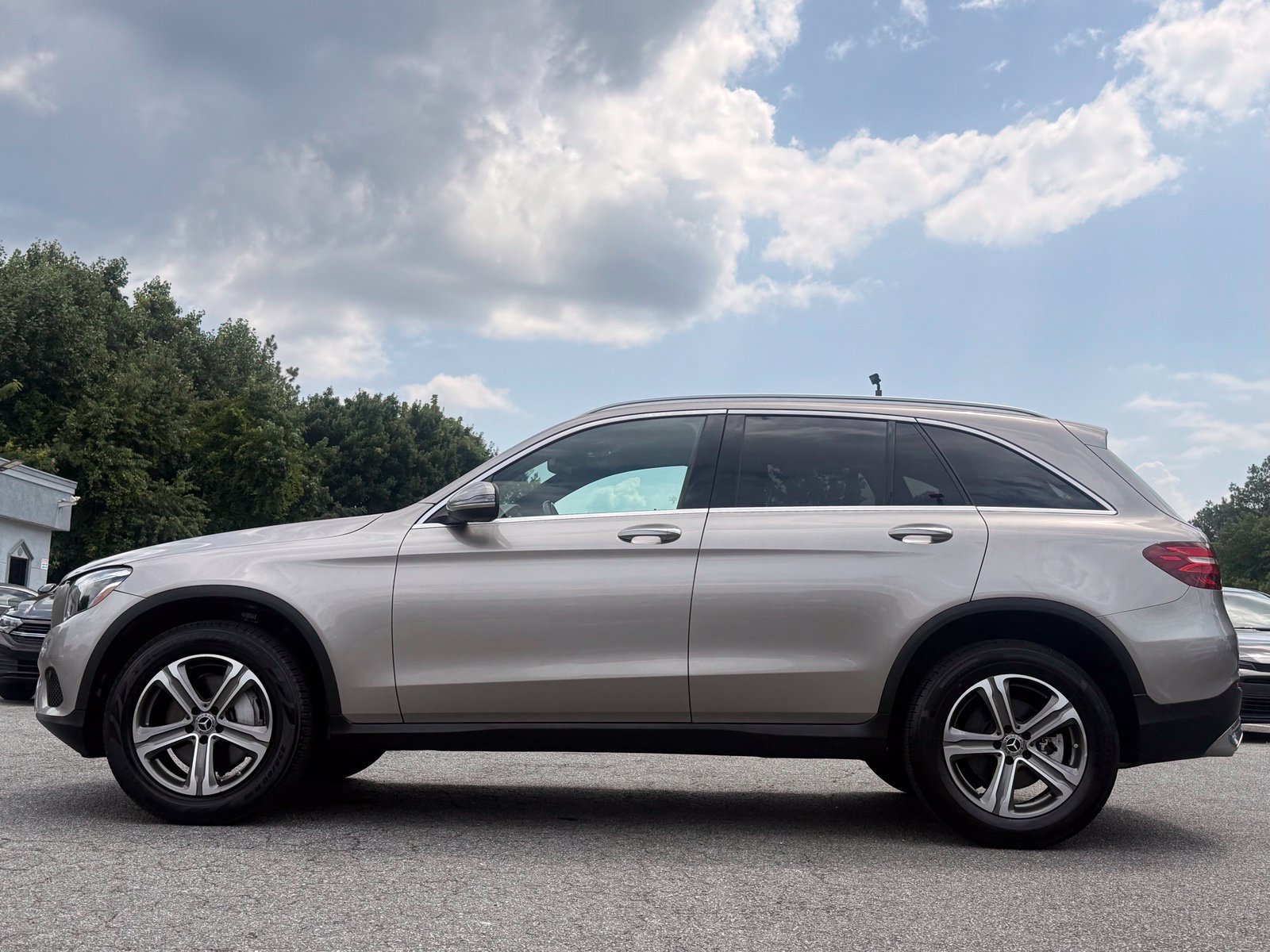 Used 2019 Mercedes-Benz GLC 300 4MATIC w/ Premium Package image 2