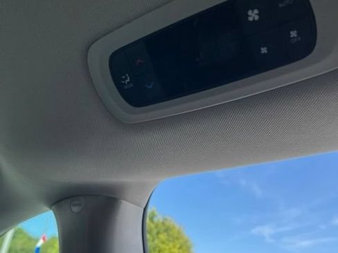 Used 2020 Chrysler Pacifica Touring-L Plus FWD image 9