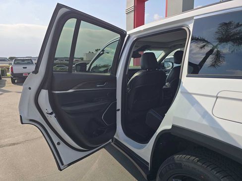 Used 2022 Jeep Grand Cherokee Limited 4xe AWD/4WD image 16