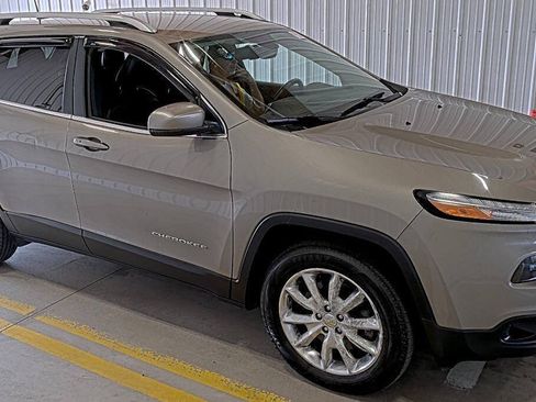 Used 2017 Jeep Cherokee Limited AWD/4WD image 5