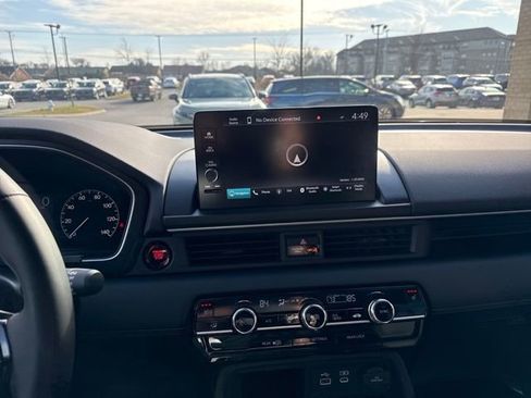 Certified 2025 Honda Pilot Touring image 14