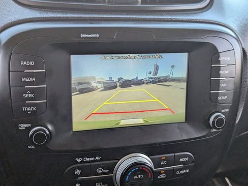 Used 2018 Kia Soul + image 25