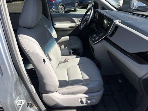 Used 2015 Toyota Sienna XLE Premium FWD image 7