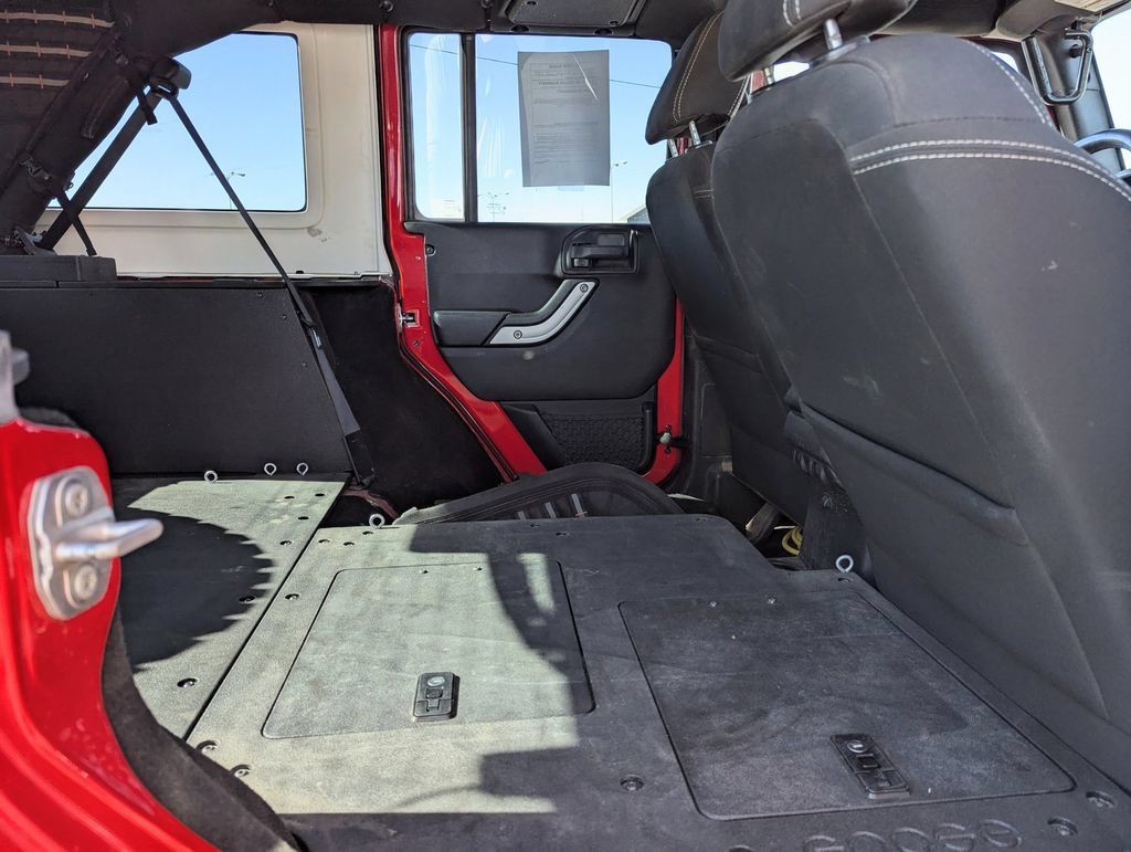 Used 2017 Jeep Wrangler Unlimited Sahara w/ Max Tow Package AWD/4WD image 31