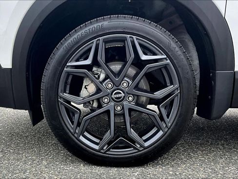 Used 2025 Nissan Kicks SR w/ SR Premium Package image 7