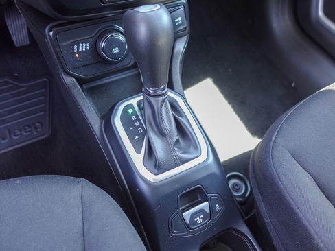 Used 2020 Jeep Renegade Sport w/ Sport Appearance Group AWD/4WD image 23