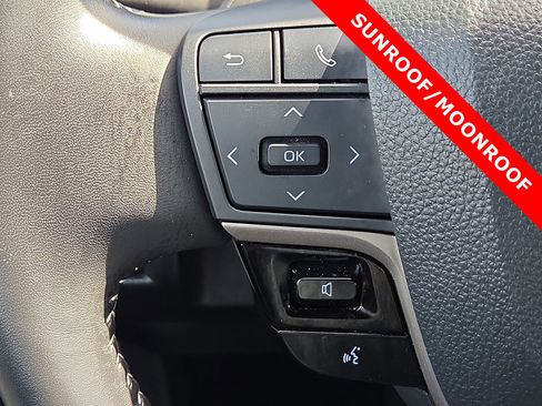 Used 2025 Toyota Camry SE w/ Convenience Package FWD image 21