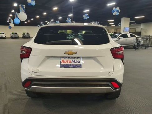 Used 2025 Chevrolet Trax LT w/ LT Convenience Package image 5