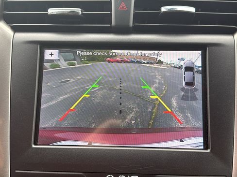 Used 2019 Ford Fusion SE FWD image 18