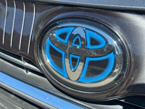 Certified 2021 Toyota Venza XLE w/ Carpet Mat Package (TMS) AWD/4WD image 9