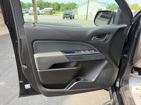Used 2020 Chevrolet Colorado Z71 w/ Z71 Midnight Edition AWD/4WD image 12