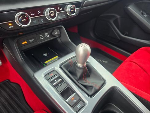 Used 2025 Honda Civic Type R image 15
