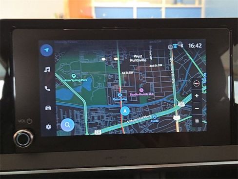 Used 2025 Toyota Prius Plug-In Hybrid image 18