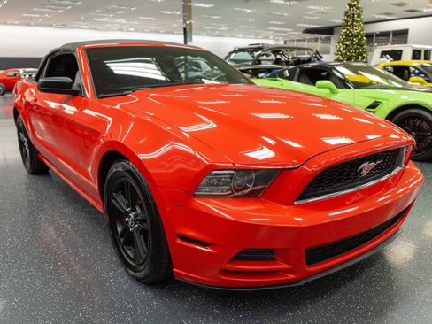 Used 2013 Ford Mustang Convertible image 4