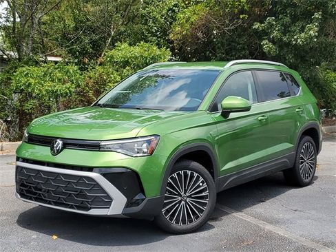 New 2025 Volkswagen Taos SE image 32