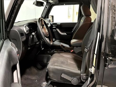 Used 2014 Jeep Wrangler Unlimited Sahara w/ Connectivity Group image 24