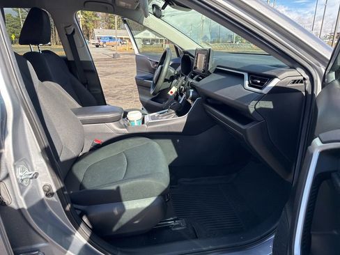 Used 2021 Toyota RAV4 LE image 40